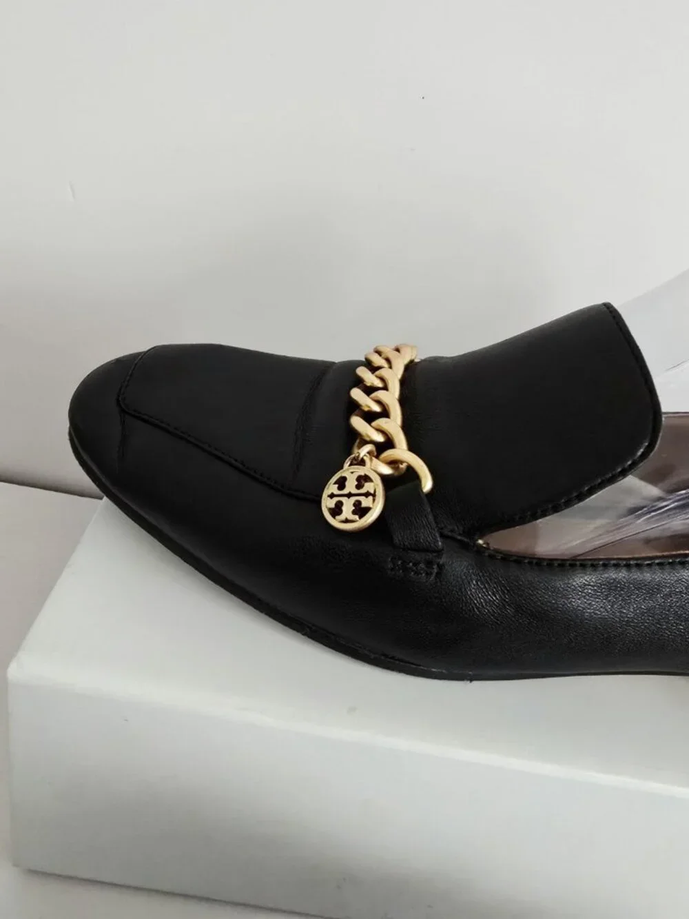 Tory Burch Mini Benton Black Loafers Flats 7.5 Gold Chain Charm Slip On Shoes